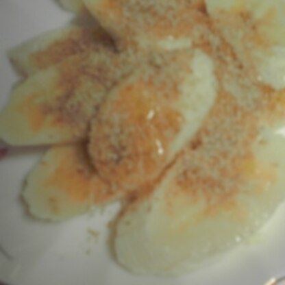 朝のデザートです。ハチミツとゴマでバナナがより一層美味しくなりました♪ごちそうさま～♪